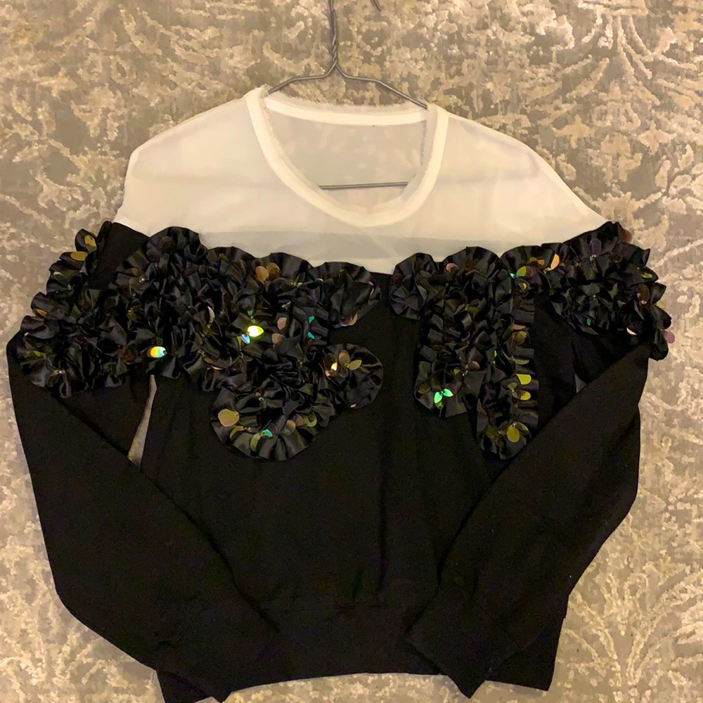 EMBELLISHED GORGEOUS BLACK AND WHITE LONG SLEEVE